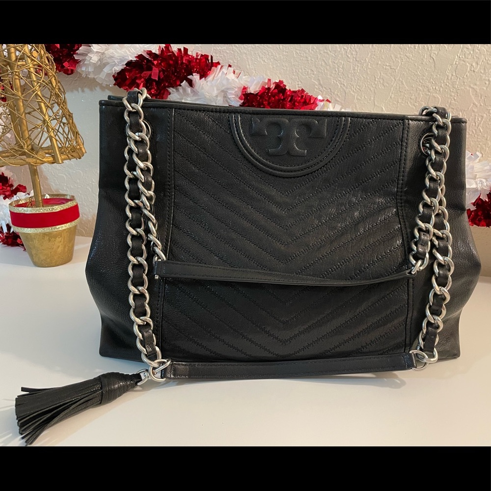 ⚡️Price ⬇️ $300 ➡️ $250 ✨Tory Burch Distressed Fleming Tote